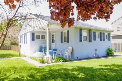 Image de 5 block to the beach and a 2-minute walk to and from the Washington Street Mall,