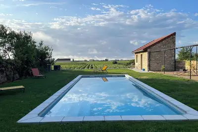 Image de Elegantly renovated residence with garden and pool in famous wine village South
