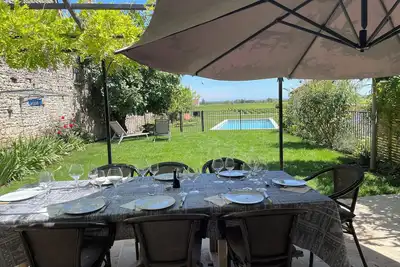Image de Elegantly renovated residence with garden and pool in famous wine village North