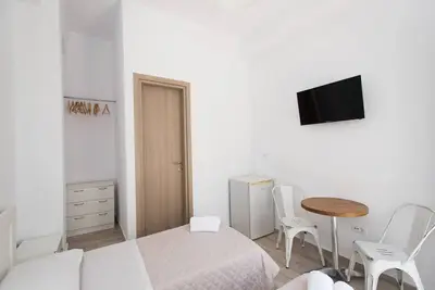 Image de Charming Mykonian Studio Suite in Downtown!