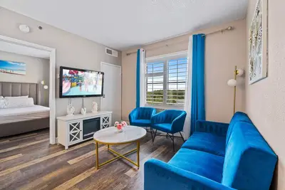 Image de 2 Br Condo - Amazing location with Pool