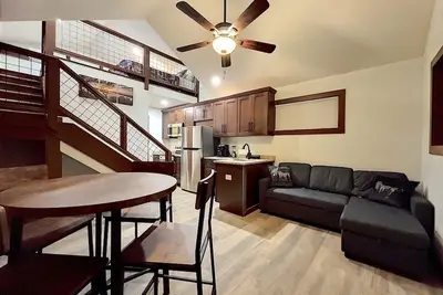 Image de Tiny Home on Lake Chatuge in Downtown Hiawassee! Brand New!