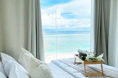 Lazzlla 1br beachfront oceanview apartment