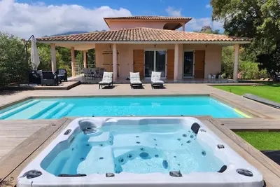 Image de 4 bedroom private vacation home in lecci