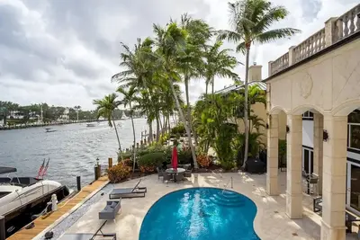 Image de Waterfront Modern Luxury Oasis 5 Bedrooms 5 Baths