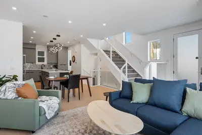 Image de Townhome w\/ Free Parking, King Bed & Pet Friendly