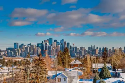 Image de Top Floor - Pet Friendly Apartment w\/ Free Underground Parking