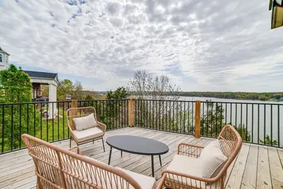 Image de Deck w/ Lake Barkley Views: Spacious Family Home!