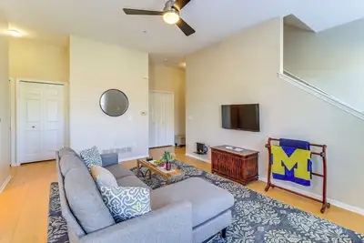 Image de Michigan Townhome w/ Smart Tv: 25 Mi to Detroit!
