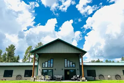 Image de The Ultimate Group Getaway – Lodge w/ Fire Pit, Trails & Corrals