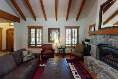Image de Serene Cottage | Ski-In\/Ski-Out Private Hot Tub