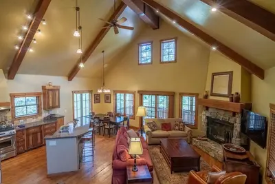 Image de Classic Chalet|Private Hot Tub, Wood Fireplace