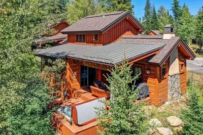 Image de Wonderful Cottage |Ski In\/Out | Private Hot Tub