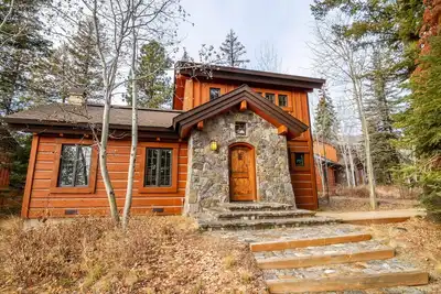 Image de Peaceful Cottage | Ski-In\/Ski-Out, Private Hot Tub
