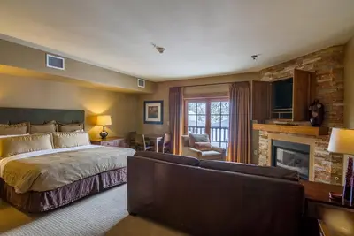 Image de Luxurious King Studio|Pet friendly|Fireplace