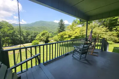 Image de Best porch view of the Smokies! Amazing creekside fire pit, Master suite!