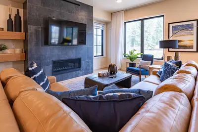 Image de Luxury Condo|Ski In\/Out|Gas fireplace and patio