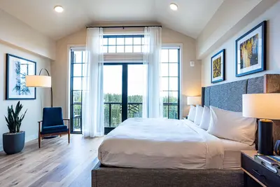 Image de Luxury Condo|Scenic Jug Mountain Views