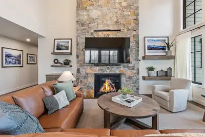 Image de Breathtaking Penthouse|Ski In\/Out and Heated Patio