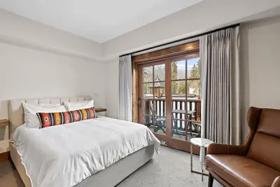 Image de Serene Studio with Balcony
