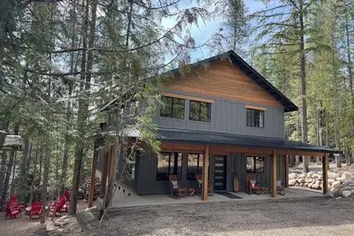 Image de New build behind Elkins Resort on Priest Lake. Checks every box!