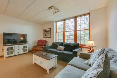Image de 20 Mi to Dtwn Pittsburgh: Pet-Friendly Apartment