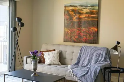 Image de Sleepover: Airy 1bd/1ba + Gym - Okc\n