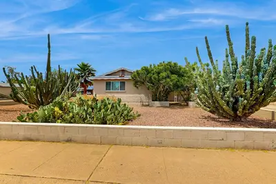 Image de Dog-friendly home with private pool, enclosed yard, washer\/dryer, firepit