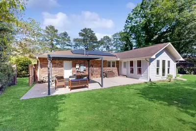 Image de Dog-friendly hideaway with enclosed yard & alfresco patio