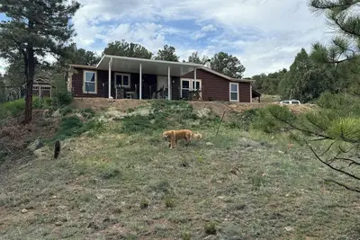 Image de Cozy private retreat in the Wet Mountains with 5 acres to roam on. Pet Friendly!