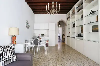 Image de Mandolin House - Cozy Apt near the Station!