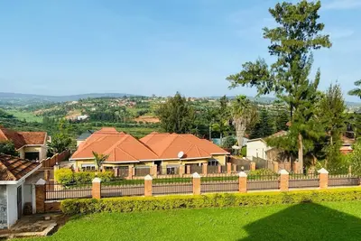 Image de Kigali’s Hidden Gem: Quiet, Spacious Villa w/ Breathtaking Views by the Airport.