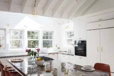 Image de \n\n\"Serene Retreat with Breathtaking Bay Views in Springs, East Hampton\"\n\n