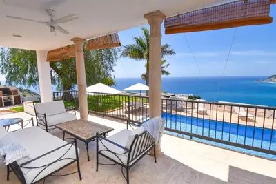 Image de Villa avec piscine privée, vue sur la mer