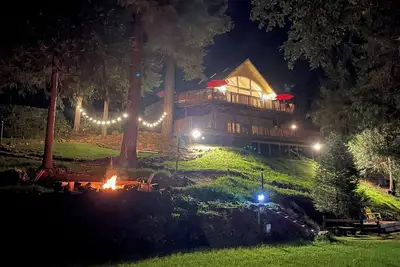 Image de Riversong - Private Riverfront Retreat on 5 acres. Pet-Friendly Upgraded Cabin