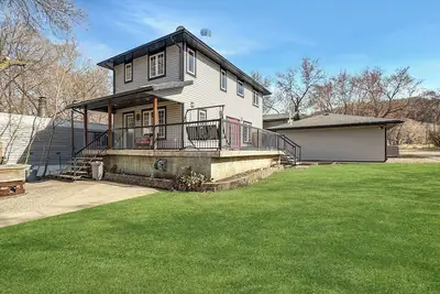 Image de Spacious beach house oasis in the beautiful Qu’Appelle valley and lakes