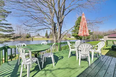 Image de Peaceful Lakefront Home w\/ Deck in West Branch!