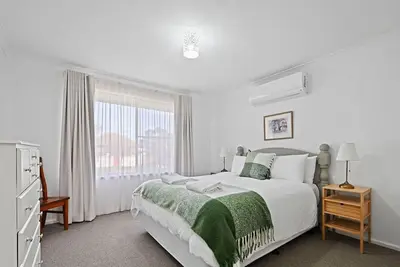 Image de Serenity - Short Drive to Cbd, Firepit