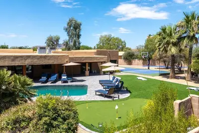 Image de Pickleball, Pool, Hot Tub, Putt Putt ~ Sleeps 18