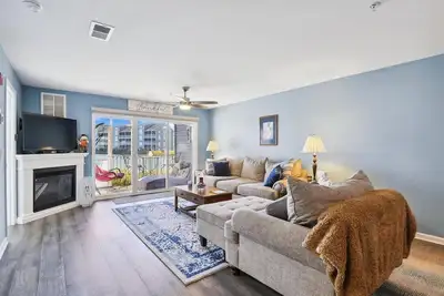 Image de Peaceful, 2 Bd, 2 Ba Condo w/ Water Views, Pool and Free Activities Including Golf!