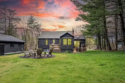 Image de Charcoal Chalet by AvantStay | A+ Design w/ Firepit