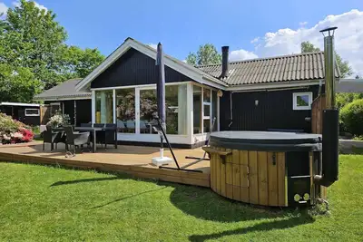 Image de Cozy cottage with wilderness bath