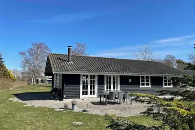 Image de Lovely cottage with secluded garden.