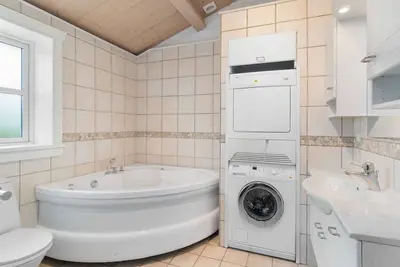 Image de summer cottage with jacuzzi and sauna