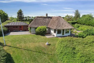 Image de Cozy farmhouse with fantastic.
