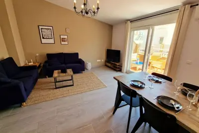 Image de 1 minute from the beach, beautiful apartment with 2 bedrooms and 2 terraces.