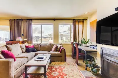 Image de Two  Bedroom, Two Newly Renovated Bathrooms, Deck