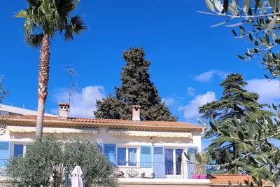 Image de Haut de villa  70 m² Terrasse sud Aperçu mer