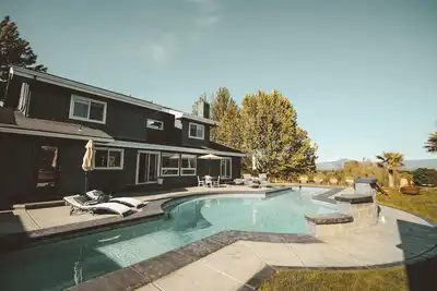 Image de Poolside Retreat W\/ Sauna Heart of Wine Country