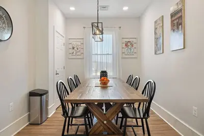 Image de Luxury Loft at Luray - Mins to Main St & Caverns!